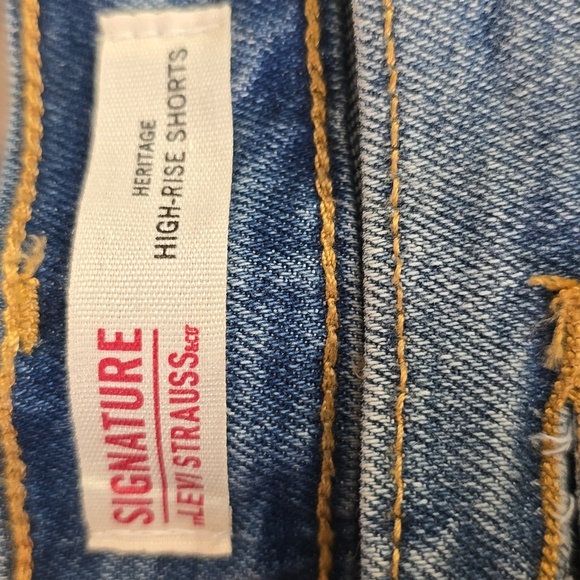 LEVIS Signature by Levi Strauss Light Blue Denim Shorts, Plus Size 28, NWT - Picture 4 of 4